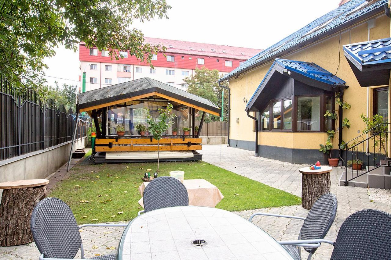 Iq Hostel Yellow House Braşov Eksteriør billede